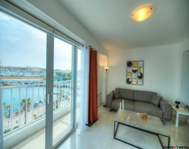 Seafront bright & spacious 2 bedrooms Apartment