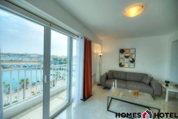 Seafront bright & spacious 2 bedrooms Apartment