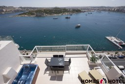 Amazing Views Seafront 3-bedroom Penthouse