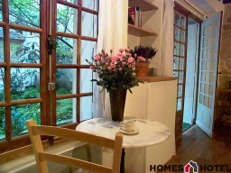 Marais - Unique 'Country Cottage in Heart of Paris' Romantic Garden Apartment