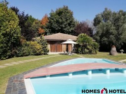 Charming house on a green farm, private pool and close to beaches